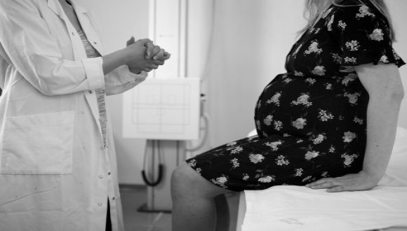 מחקר חדש חושף את הסטיגמה, התיוג וכתוצאה מכך הטיפול הלקוי של צוותים רפואיים בנשים בהריון במעגל הזנות